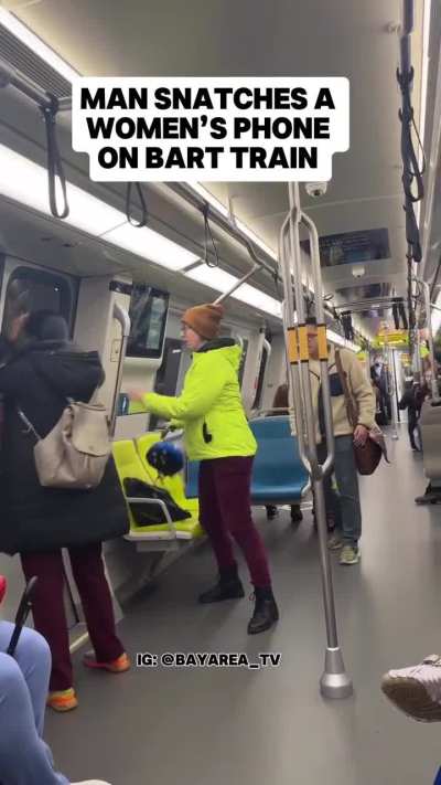 Man snatches a woman's phone at Montgomery BART Station