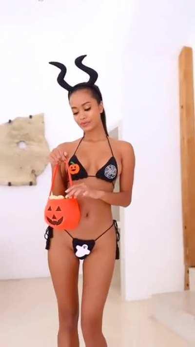 Putr! is ready for Ho-lloween