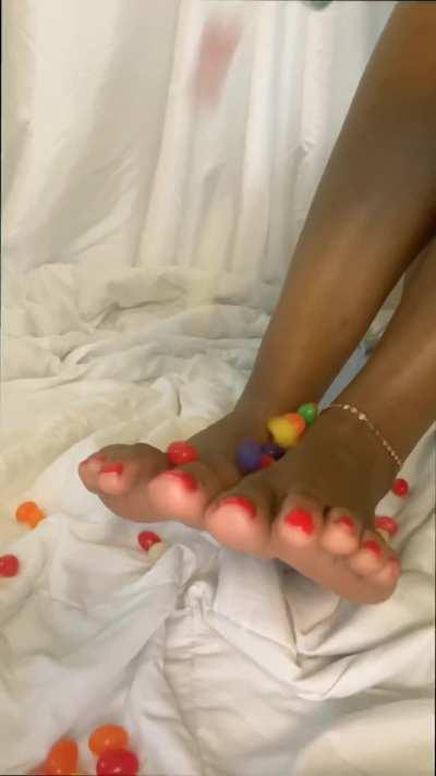 Feet and candy? 🤤