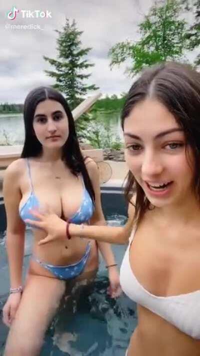 She really grabbed a handful of tiddy