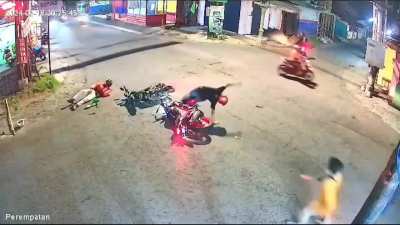 Perempatan viral di Jogja. Ada sebuah perempatan tepat nya diperempatan jl. sonosewu dekat kampus UPY yg sering terjadi kecelakan 