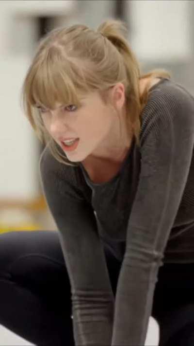 I never knew Taylor Swift had tits that big