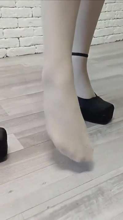 Would you give me a massage after a long day in heels? They are really smelly..🥴