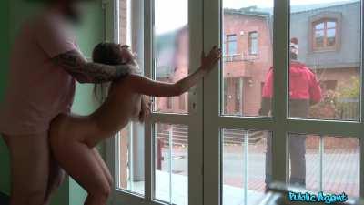 Her boyfriend can't see or hear through the glass