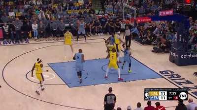 [Highlight] Anthony Davis absolutely destroys Brooks with the block