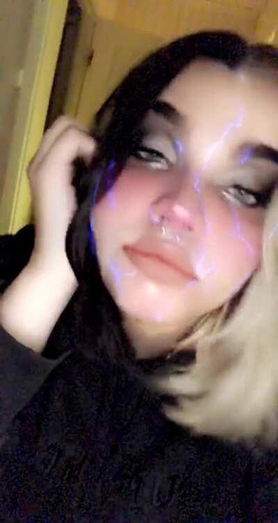 (19 f) You can call me Cruella 🖤⚪️