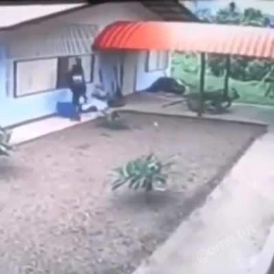 Thief dies inside