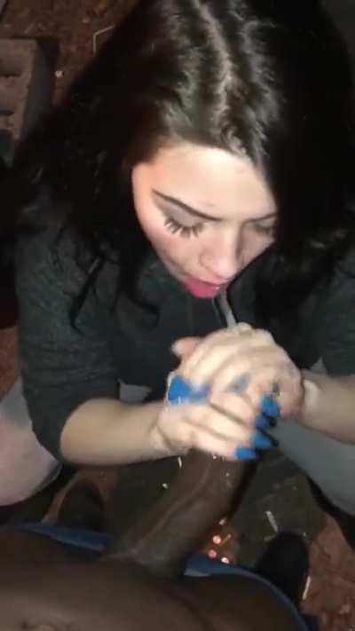 Amateur Giving Sloppy Head in a Dirty Alley