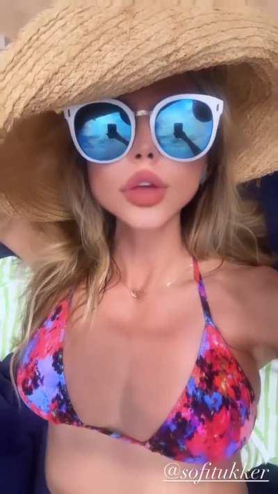 Heidi & ice cream in pink bikni june 25 2024