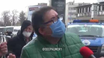 Fanilasından mendil yapıp hâlen 