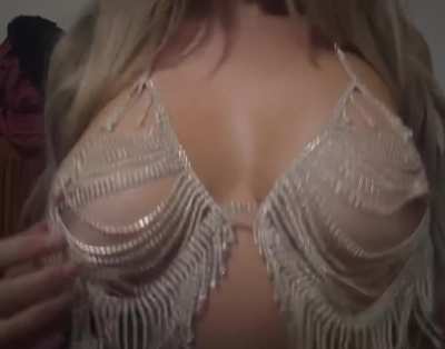 💫💫 How about a lap dance to start things off? 💫