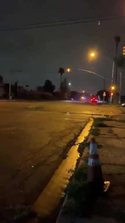 Низко полетел, к дождю наверное