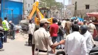 MMC Officials removing enroachments