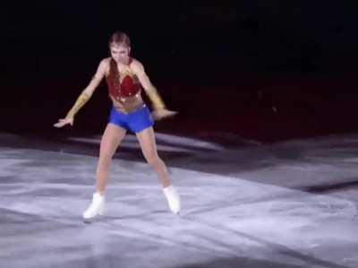 And she went onto the ice again🙌... I hope that if she does it again, she will do it like this: with joy and enjoying her routine. Enjoy a minute of a teenage wonder woman called Alexandra Trusova👏