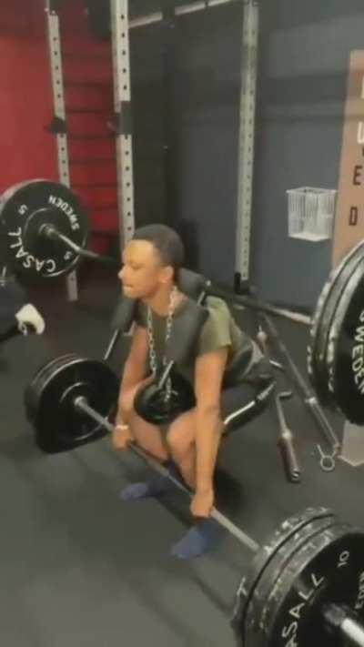 WCGW Lifting two barbells