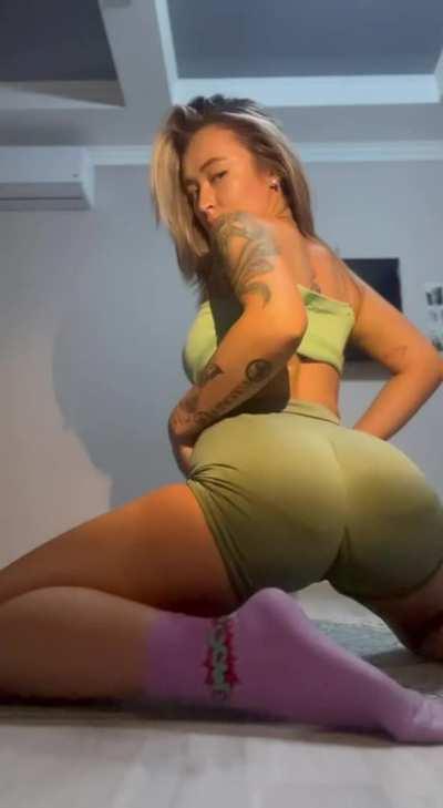 who wants to help me stretch? (f)