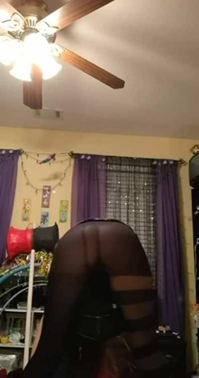 Should I take my leggings off? [F19]