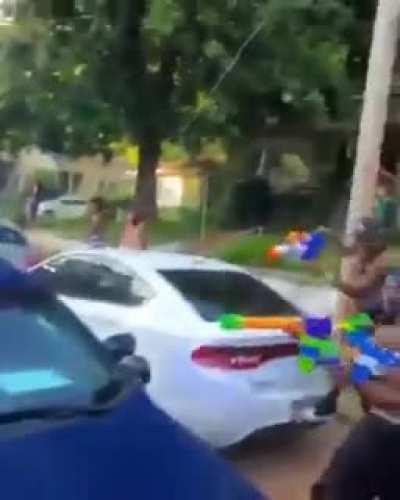 pOlicE gEt ShOT bY A mOb