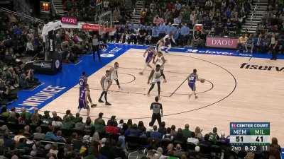 [Highlight] Lindell Wigginton freezes JJJ and hits a smooth mid range jumper