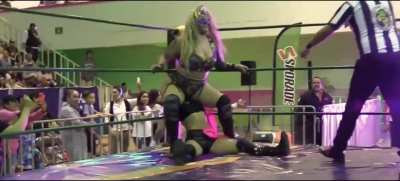 Sadika give deep and long stinkface to skinny opponent