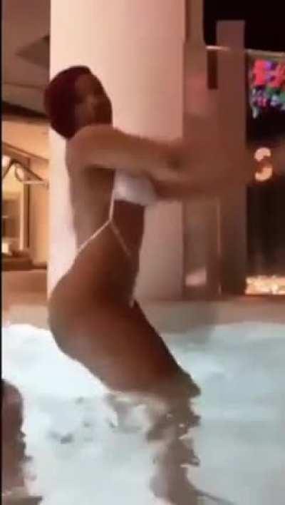 Big Thick Bitch 🧜🏾‍♀️👅🍫