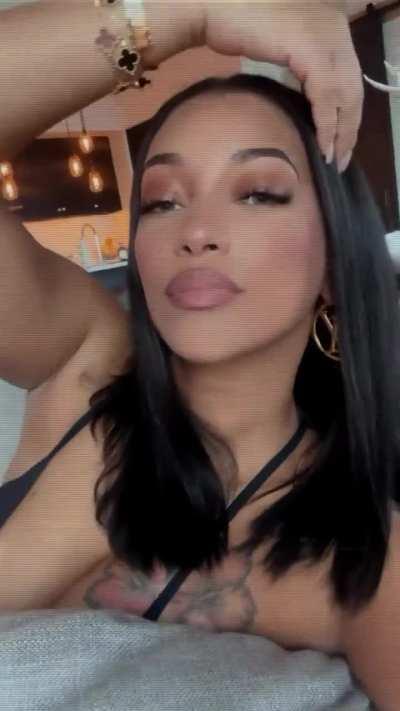 Felicia Lucas (@lovelylesh)