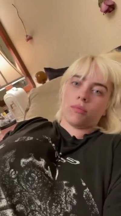 Billie Eilish jiggle