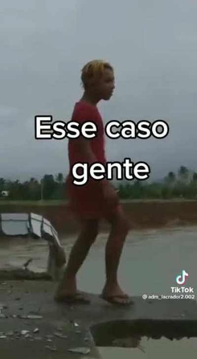 Pelo menos esperou terminar