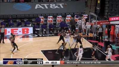 [Highlight] E'Twaun Moore pulls up for three to give the suns the lead with 2.2 left