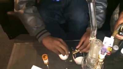 Dude dabs way too much.