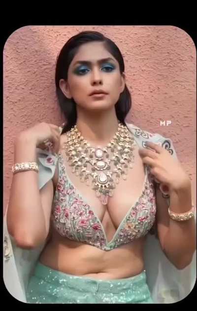 Mrunal Thakur vs Malavika Mohanan 