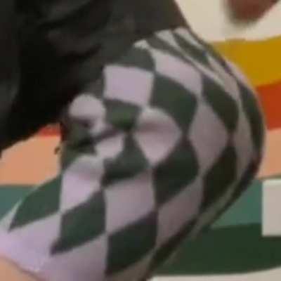 Slo-mo ass shaking
