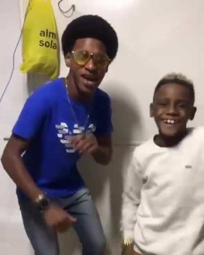 NEGO NEY , E DJ AZEITONA MANDAM RECADO PRO EUA
