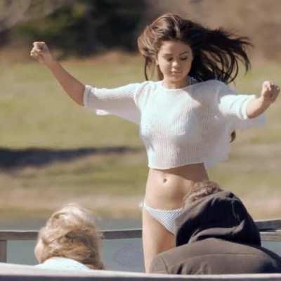 Selena Gomez Bikini 🔥