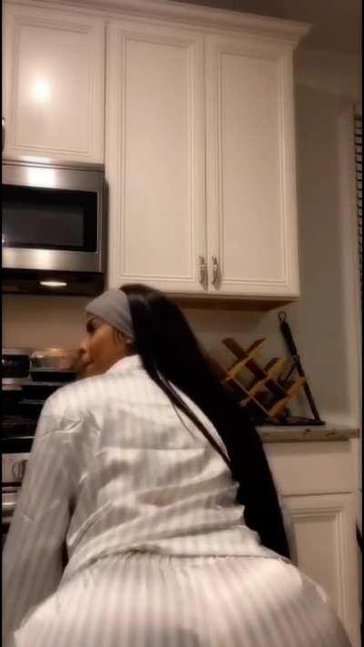 Alexis Skyy Twerking in pajamas [Preview]