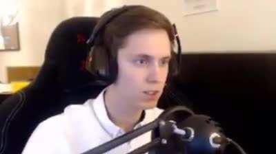 Bo poops his pants on stream