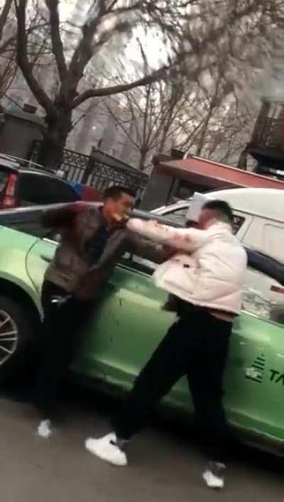 这下撞刀口上了