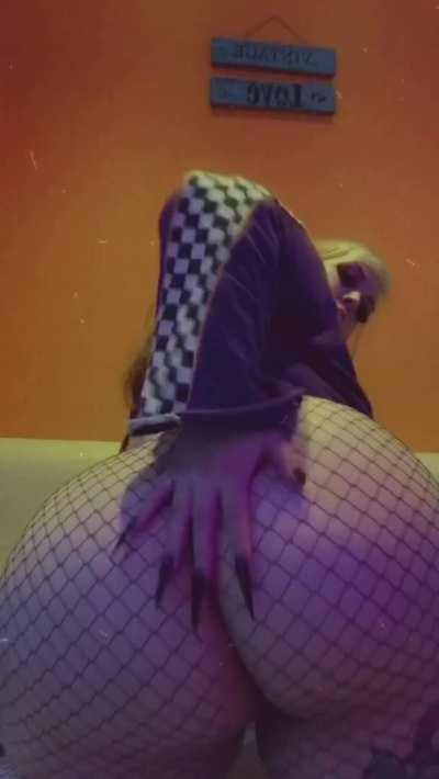 Would you fuck this fat ass? Yes or no daddy?