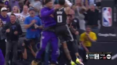 [Highlight] Malik Monk hits a spin move into a step back triple to forcing Coach Kerr to call a timeout