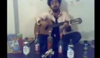 17 yıllık &ccedil;ok eski ve duygusal bir şarkı. Dinlerken g&ouml;z yaşlarınız sel olacak. Bilmeyenler vardır mutlaka diye eski de olsa paylaşmak istedim. İste karşınızda &ldquo;ELMA ŞEKERİM&rdquo;