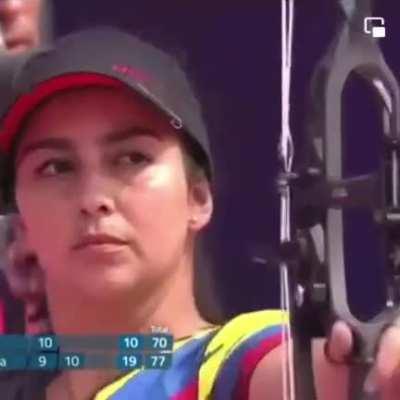 Wins by shooting all arrows without exception with 10/10 accuracy