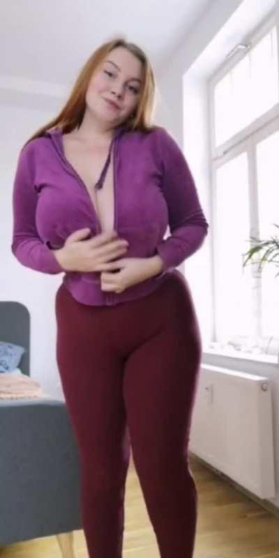 Chubby redhead with the body of a Milf