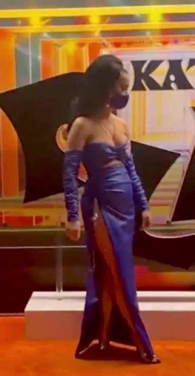 Katy slapping it (slightly better quality and I’ve added a zoomed in slow mo)