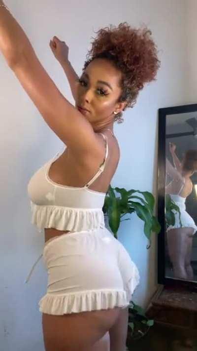 CarmineRose (@carmineroseofficial_)