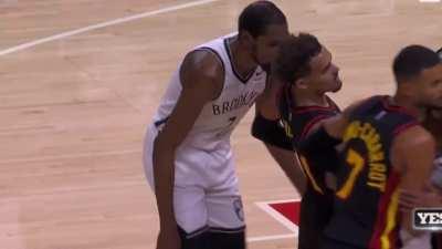 [HIGHLIGHT] Kevin Durant displays a very interesting and sensual marking technique against Trae Young