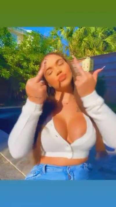 That tongue doe 😩