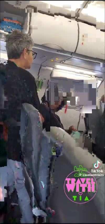 Emergency exit row passenger gets kicked off after refusing to acknowledge flight attendant’s pre-flight exit row safety instructions, gets arrested