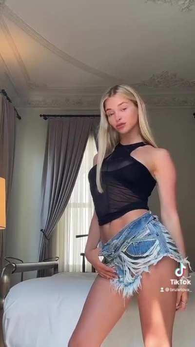 Alla Bruletova (shorts) 