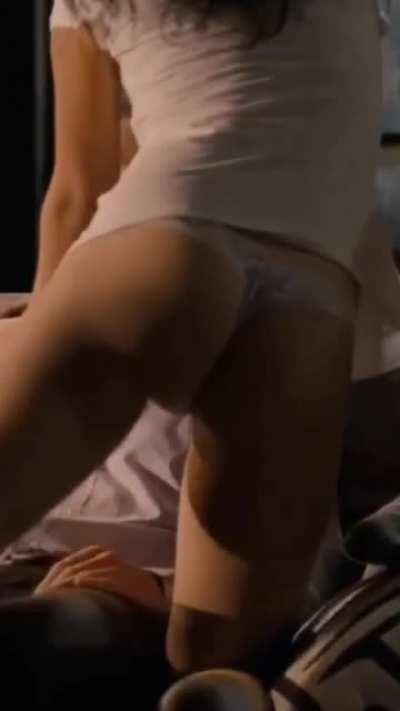 Olivia Wilde drops her pants