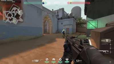 teaching my friend valorant and this happened